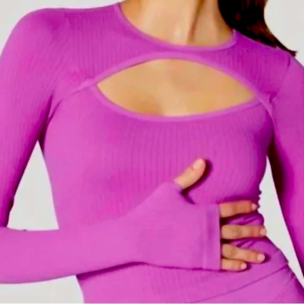 NUX-PEEK A BOO RIB LONG SLEEVE WITH LIGHT COMPRESSION.